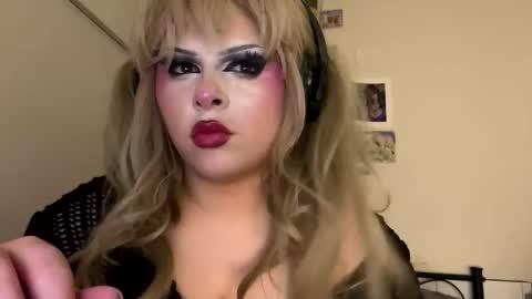 Snapshot of livvybee chatting on 02-19-26, 09:05 livvybee online show from 02-19-26, 09:05