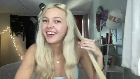 Livvy online show from 07-12-26, 09:06
