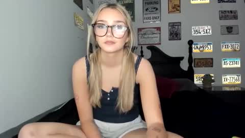 Livvy online show from 11-13-25, 03:49