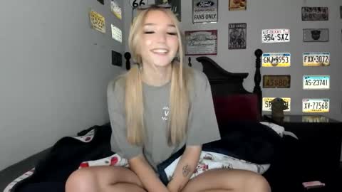 Livvy online show from 12-17-25, 06:08