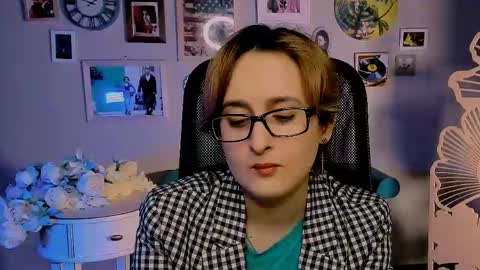 Snapshot of lixeluna chatting on 05-25-26, 06:30 LixeLuna online show from 05-25-26, 06:30