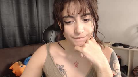 Snapshot of liz_beths chatting on 12-05-25, 02:09 Elizabeth online show from 12-05-25, 02:09