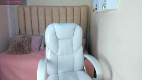 Snapshot of liz_bohemia chatting on 03-12-25, 12:10 LIZ online show from 03-12-25, 12:10