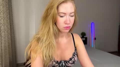 Liza online show from 10-19-25, 01:12