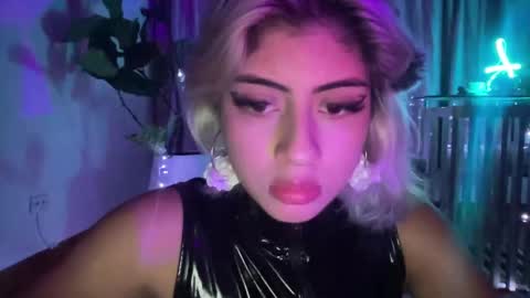 Snapshot of lizambarr chatting on 02-07-25, 02:19 Lizeth online show from 02-07-25, 02:19