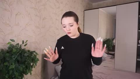 Snapshot of lizbethbradon chatting on 01-12-26, 07:02 Ellie online show from 01-12-26, 07:02