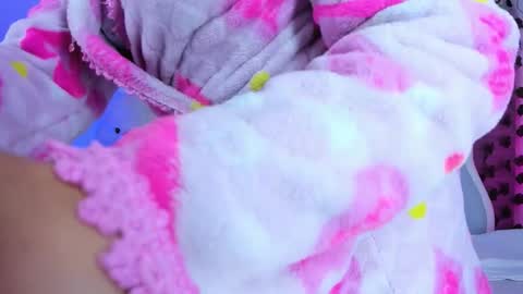 Snapshot of lizeth__b chatting on 12-20-25, 07:10 Lizeth online show from 12-20-25, 07:10