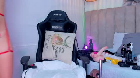 Snapshot of lizxy01 chatting on 01-06-25, 07:24 Liz online show from 01-06-25, 07:24