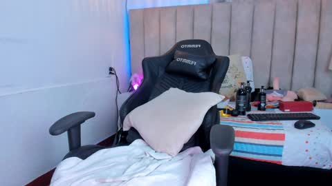 Snapshot of lizxy01 chatting on 01-14-25, 10:55 Liz online show from 01-14-25, 10:55