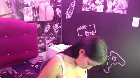 Snapshot of lizz_99 chatting on 05-27-26, 01:57 lizz online show from 05-27-26, 01:57