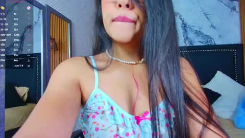 Snapshot of lizza_oss chatting on 05-05-26, 12:13 Liz online show from 05-05-26, 12:13