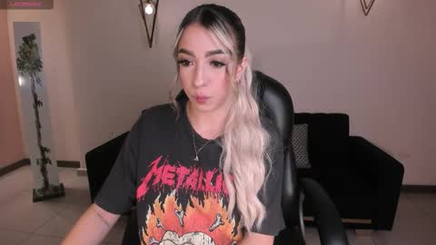 Lizz online show from 11-26-25, 04:02