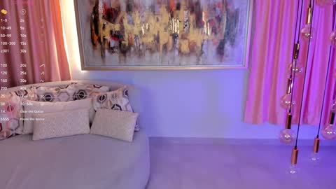 Snapshot of lizzhamilton_ chatting on 12-30-24, 01:48 Lizzi online show from 12-30-24, 01:48