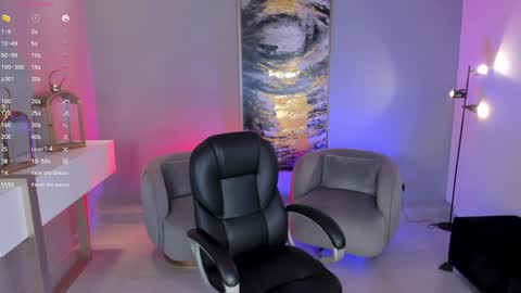 Snapshot of lizzhamilton_ chatting on 01-10-25, 11:29 Lizzi online show from 01-10-25, 11:29