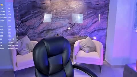 Snapshot of lizzhamilton_ chatting on 01-22-25, 05:16 Lizzi online show from 01-22-25, 05:16