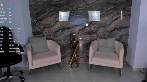Snapshot of lizzhamilton_ chatting on 01-25-25, 06:01 Lizzi online show from 01-25-25, 06:01