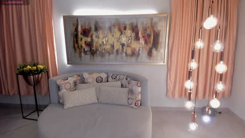 Snapshot of lizzhamilton_ chatting on 01-25-25, 11:02 Lizzi online show from 01-25-25, 11:02