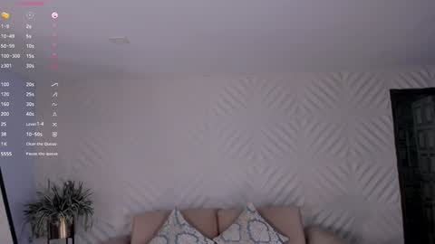Snapshot of lizzhamilton_ chatting on 01-28-25, 03:47 Lizzi online show from 01-28-25, 03:47