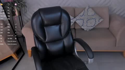 Snapshot of lizzhamilton_ chatting on 01-31-25, 11:56 Lizzi online show from 01-31-25, 11:56
