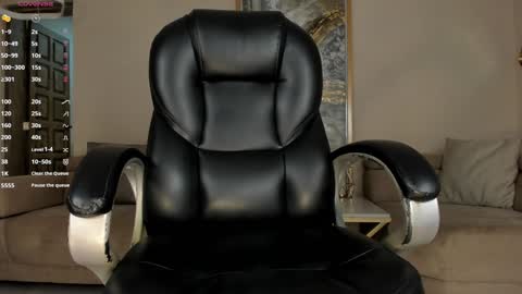 Snapshot of lizzhamilton_ chatting on 02-04-25, 04:37 Lizzi online show from 02-04-25, 04:37