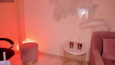 Snapshot of lizzhamilton_ chatting on 02-18-25, 02:49 Lizzi online show from 02-18-25, 02:49