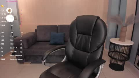 Snapshot of lizzhamilton_ chatting on 03-02-25, 12:09 Lizzi online show from 03-02-25, 12:09