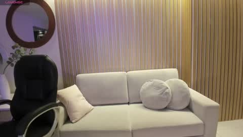 Snapshot of lizzhamilton_ chatting on 03-10-25, 08:23 Lizzi online show from 03-10-25, 08:23