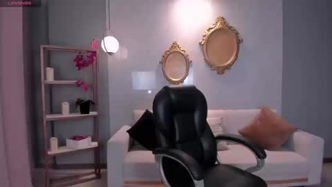 Snapshot of lizzhamilton_ chatting on 09-15-25, 08:42 Lizzi online show from 09-15-25, 08:42