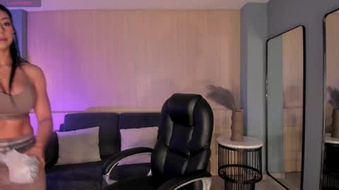 Snapshot of lizzhamilton_ chatting on 09-19-25, 12:50 Lizzi online show from 09-19-25, 12:50
