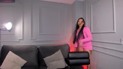 Snapshot of lizzhamilton_ chatting on 10-04-25, 01:42 Lizzi online show from 10-04-25, 01:42