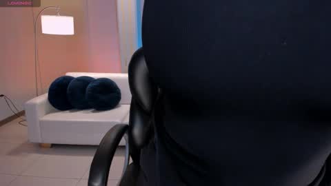 Snapshot of lizzhamilton_ chatting on 10-10-25, 09:03 Lizzi online show from 10-10-25, 09:03