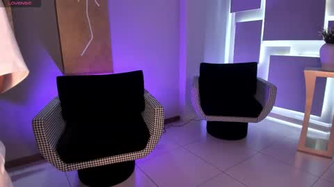 Snapshot of lizzhamilton_ chatting on 10-11-25, 08:07 Lizzi online show from 10-11-25, 08:07