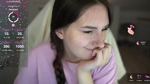 Snapshot of lizzi_fox chatting on 10-10-25, 04:44 Lizi-Fox online show from 10-10-25, 04:44