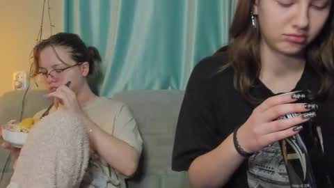 Snapshot of lizzi_muur chatting on 01-06-25, 04:44 lizzi_muur online show from 01-06-25, 04:44