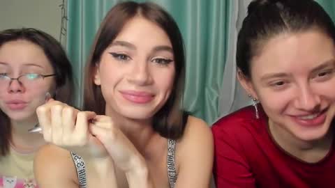 Snapshot of lizzi_muur chatting on 01-23-25, 03:54 lizzi_muur online show from 01-23-25, 03:54