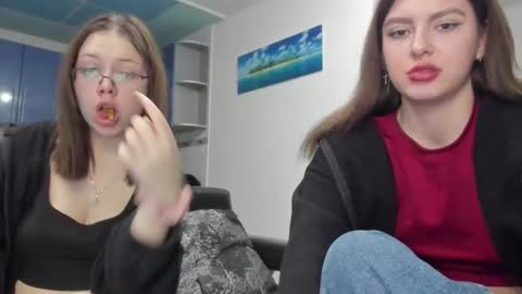 Snapshot of lizzi_muur chatting on 02-15-25, 04:56 lizzi_muur online show from 02-15-25, 04:56