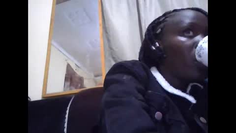 lizzie2020 online show from 05-31-26, 06:53