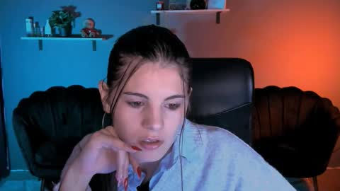 lizzie_boom online show from 10-19-25, 09:32