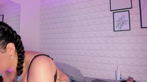 Snapshot of lizzie_evans chatting on 05-19-26, 12:11 Lizzie online show from 05-19-26, 12:11