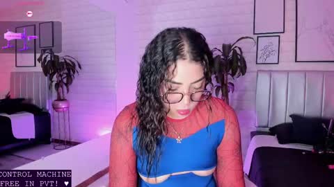 Snapshot of lizzie_evans chatting on 05-28-26, 12:02 Lizzie online show from 05-28-26, 12:02
