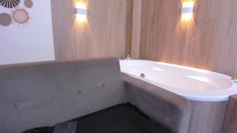 Snapshot of lizzie_williamss chatting on 03-13-26, 03:13 lizzie_williamss online show from 03-13-26, 03:13