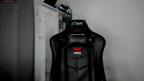 Snapshot of lizziegrey0 chatting on 03-31-26, 11:38 lizzie online show from 03-31-26, 11:38