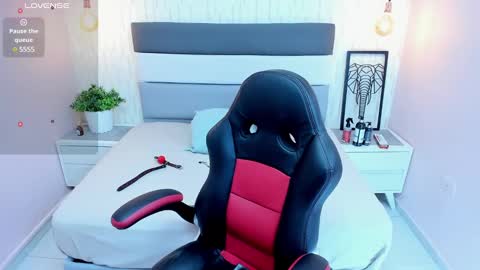 Snapshot of lizziemontana2 chatting on 01-15-25, 07:55        online show from 01-15-25, 07:55