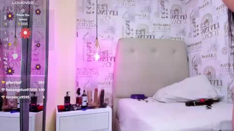 Snapshot of lizziemontana2 chatting on 02-11-25, 10:50        online show from 02-11-25, 10:50