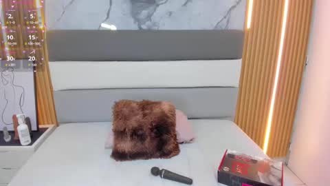 Snapshot of lizziemontana2 chatting on 10-29-25, 12:29 online show from 10-29-25, 12:29