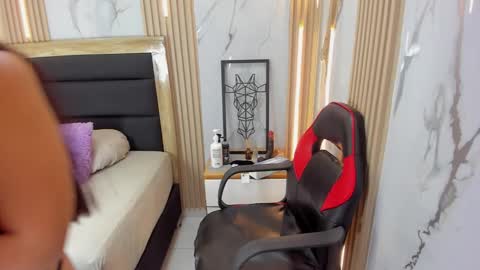 Snapshot of lizziemontana2 chatting on 11-04-25, 07:46 online show from 11-04-25, 07:46