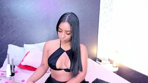 Snapshot of lizziierose chatting on 05-20-26, 12:11 I am Lizz online show from 05-20-26, 12:11