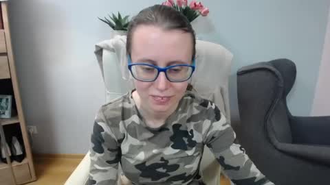 Snapshot of lizzy_sparkle chatting on 04-27-26, 04:21 Lizzy online show from 04-27-26, 04:21