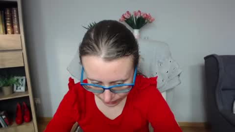 Snapshot of lizzy_sparkle chatting on 05-18-26, 04:18 Lizzy online show from 05-18-26, 04:18