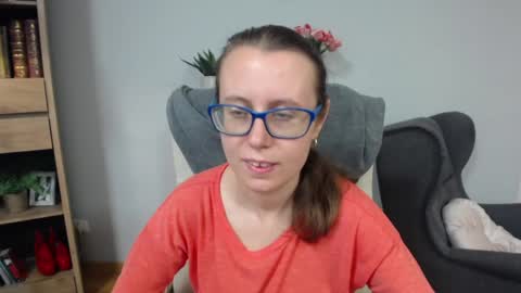 Snapshot of lizzy_sparkle chatting on 05-20-26, 04:29 Lizzy online show from 05-20-26, 04:29